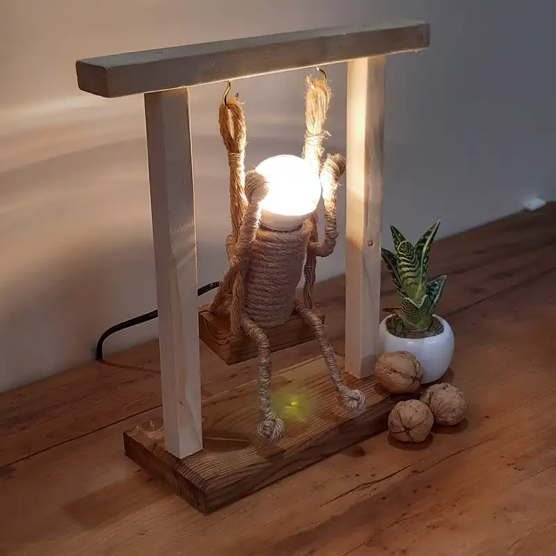 چراغ رومیزی مدل گاردن وود