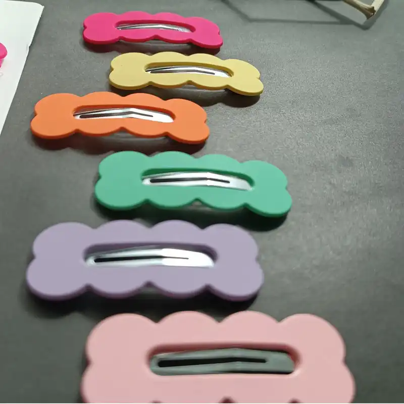 گیره مو زنانه مدل تق تقی روکش شمعی طرح بیسکویت بسته 3 عددی