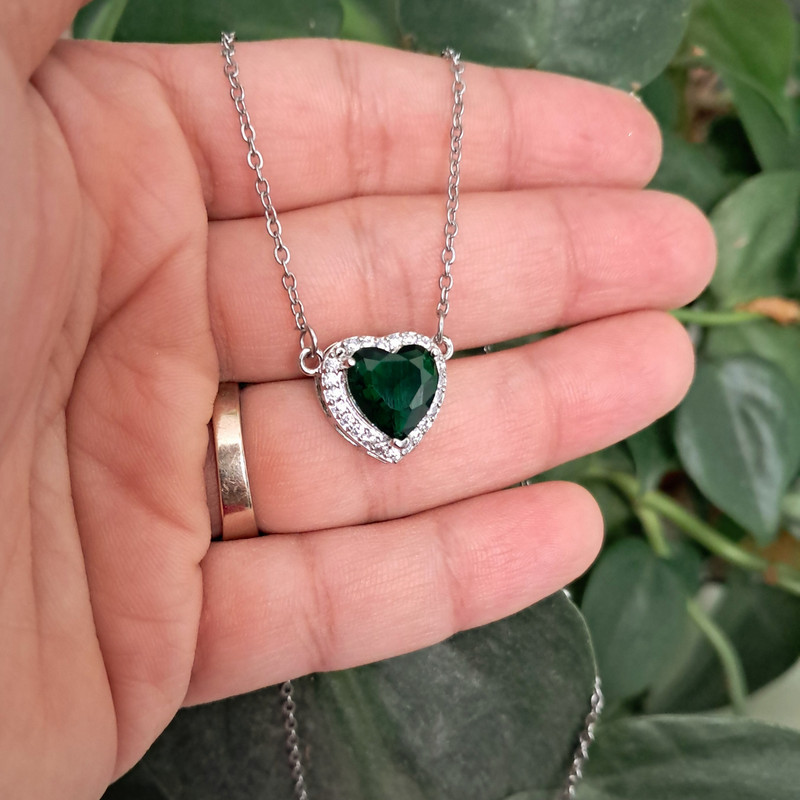 گردنبند زنانه مدل قلب ظریف زمرد کد Art2