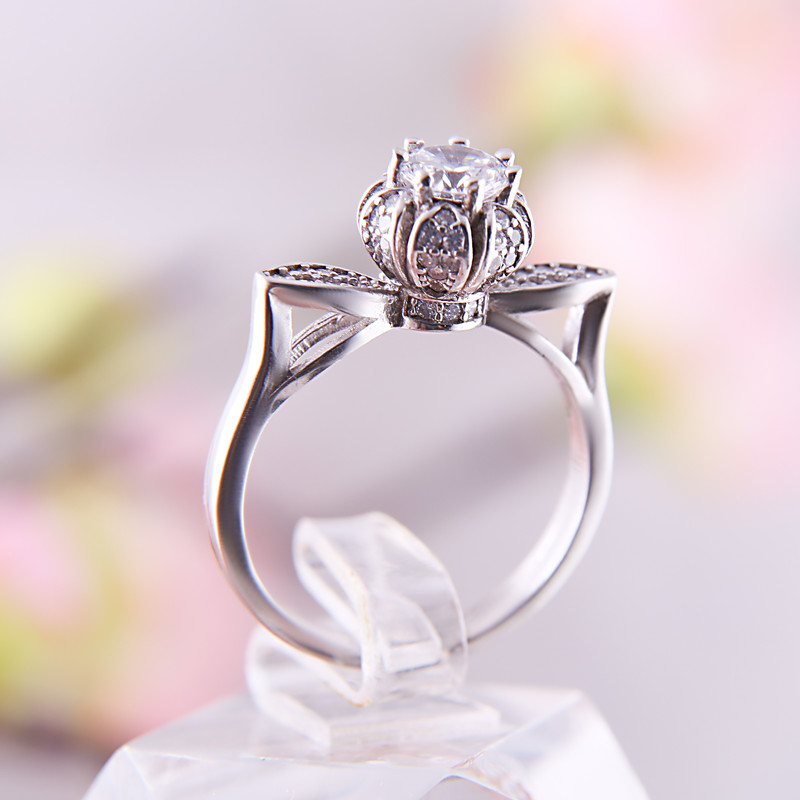 انگشتر نقره زنانه مدل  تک نگین کد FR0045