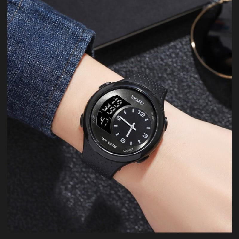 ساعت مچی دیجیتال اسکمی مدل سه زمانه کرنوگراف بند پیو کد 1899