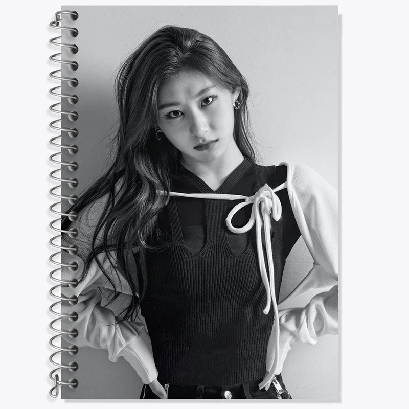 دفتر زبان 50 برگ خندالو مدل دو خط طرح چریونگ گروه ایتزی ITZY کد 20171