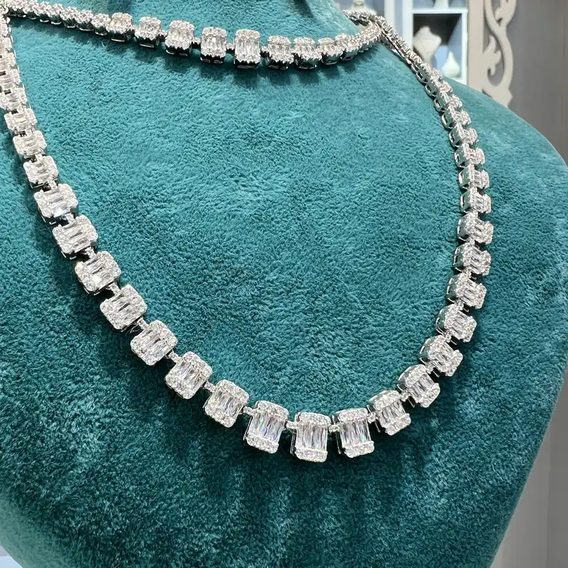 نیم ست نقره زنانه مدل سوپر لوکس جواهری مزین به روکش طلا 90-70