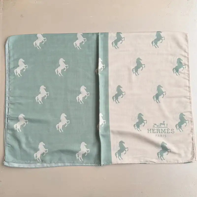 شال زنانه مدل نخی چهار فصل طرح اسب