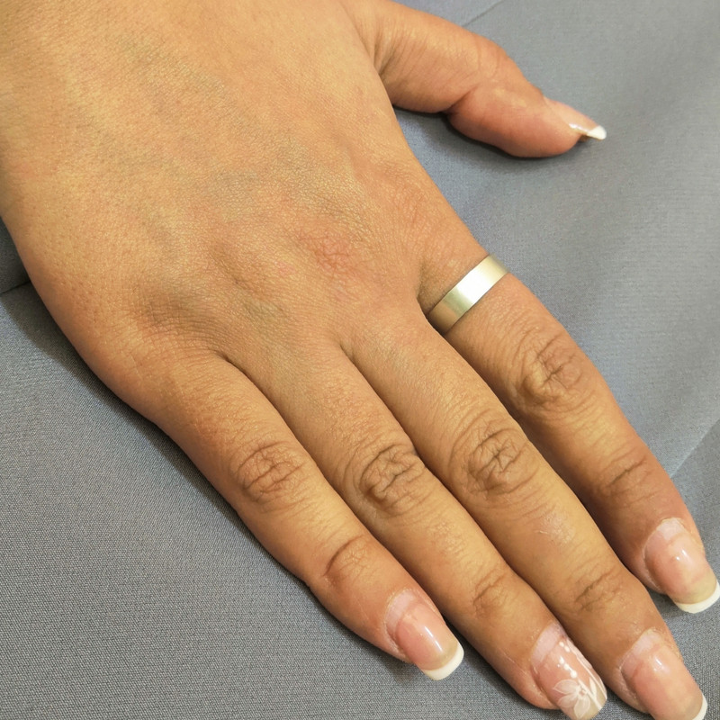 انگشتر نقره زنانه مدل مات کد H10