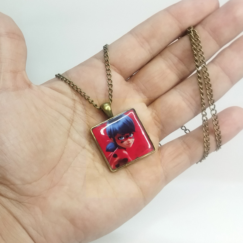 گردنبند دخترانه طرح دختر کفشدوزکی کد TR18