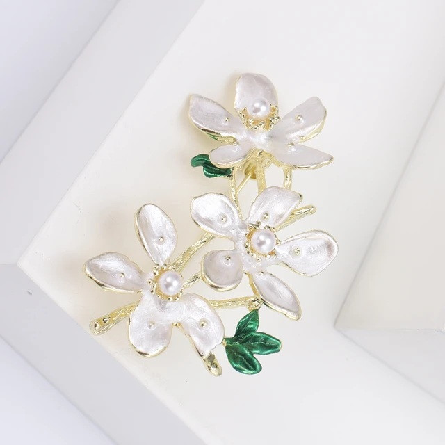 گل سینه زنانه مدل شکوفه هلو صدفی کد ngr301 گل سینه زنانه مدل شکوفه هلو صدفی کد ngr301