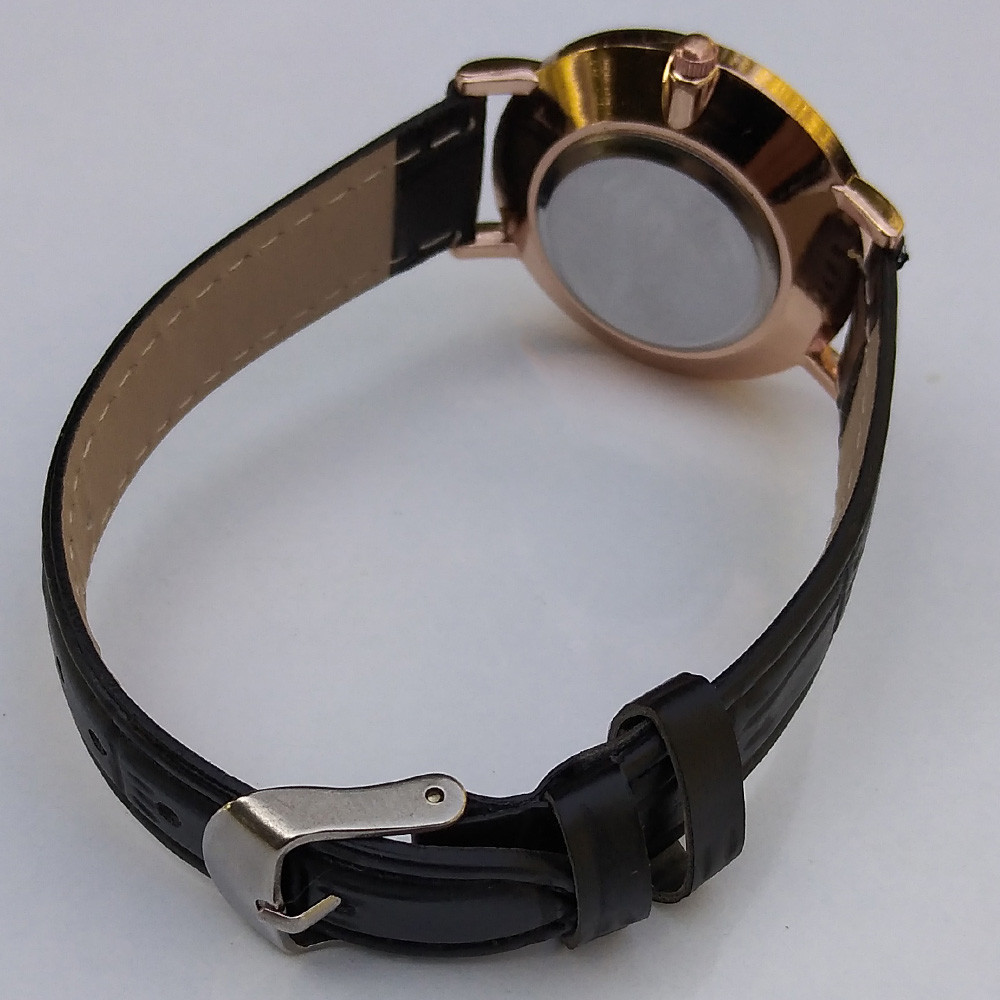 ساعت مچی عقربه ای مدل FASHION کد 1202 ساعت مچی عقربه ای مدل FASHION کد 1202