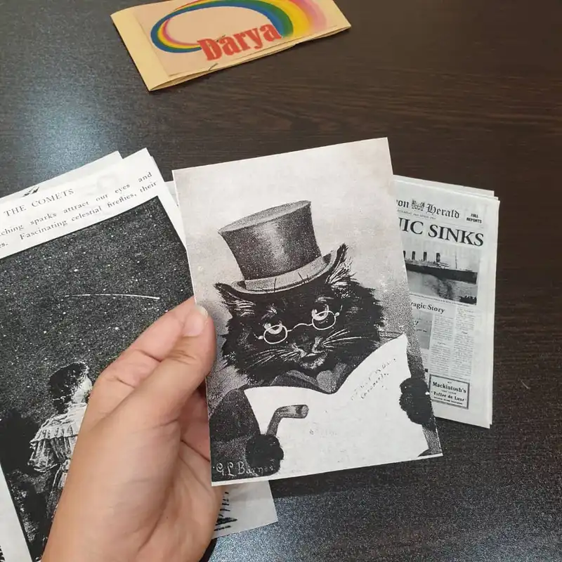 کاغذ رنگی دریا مدل اسکرپ بوک طرح روزنامه کد 01 بسته 8 عددی