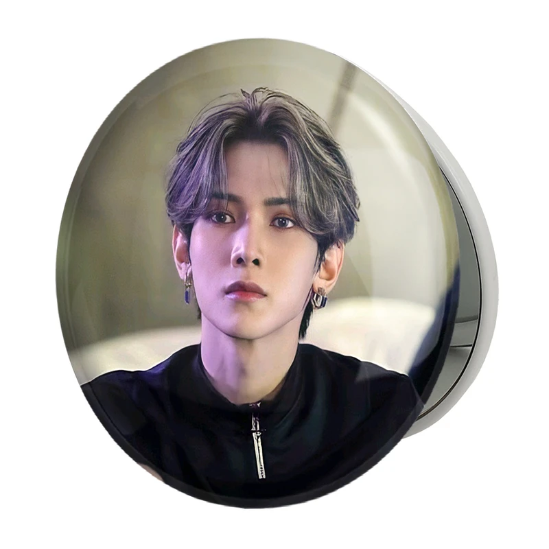 آینه جیبی خندالو طرح یوسانگ گروه ایتیز ATEEZ مدل تاشو کد 21229 