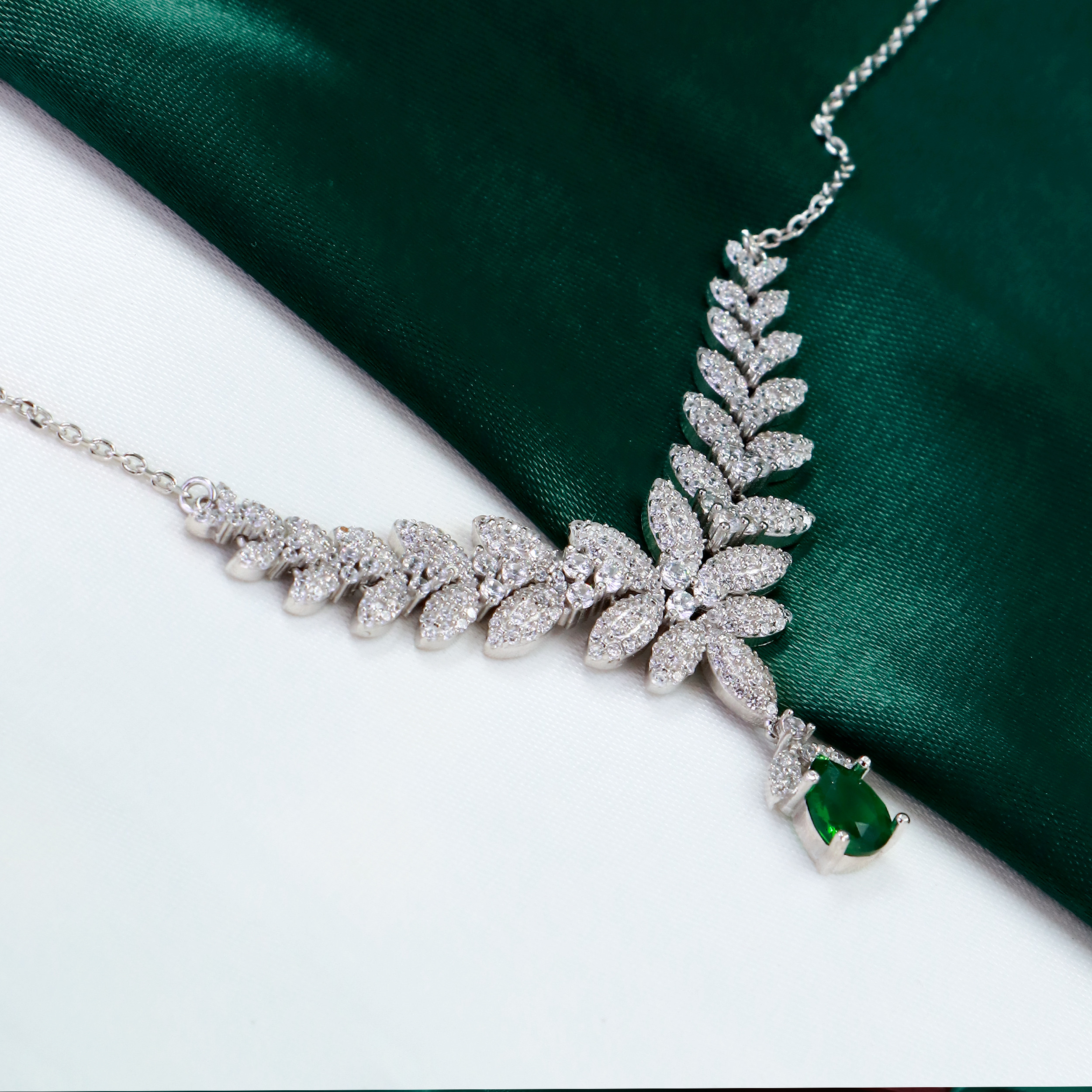 نیم ست نقره زنانه جی تی ای مدل زنجیری