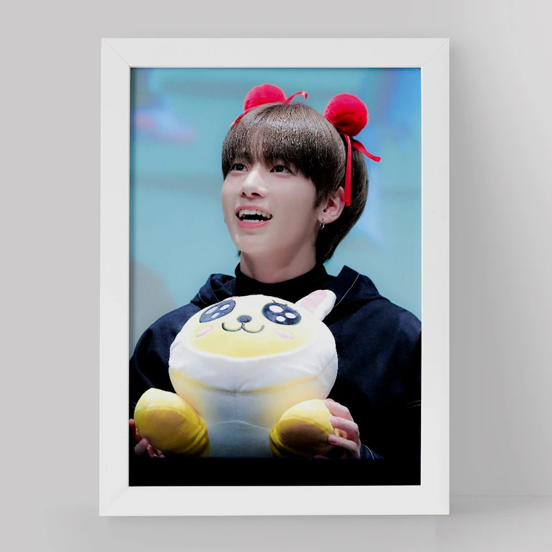 تابلو خندالو مدل تهیون گروه تی اکس تی TXT کد 11839