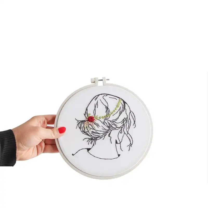 تابلو گلدوزی طرح دختر مدل عشق