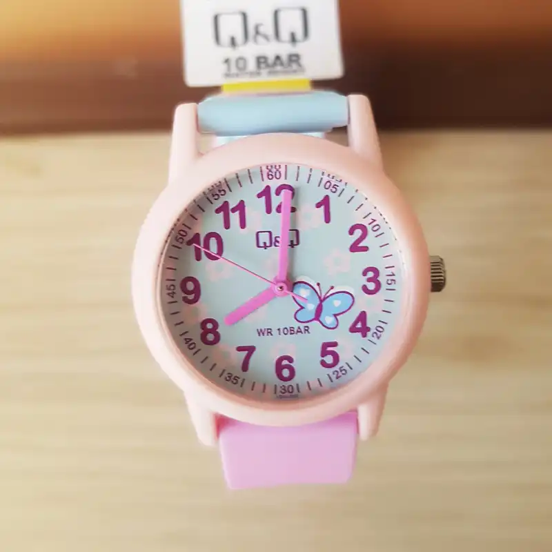 ساعت مچی عقربه ای دخترانه کیو اند کیو مدل vs49j003y