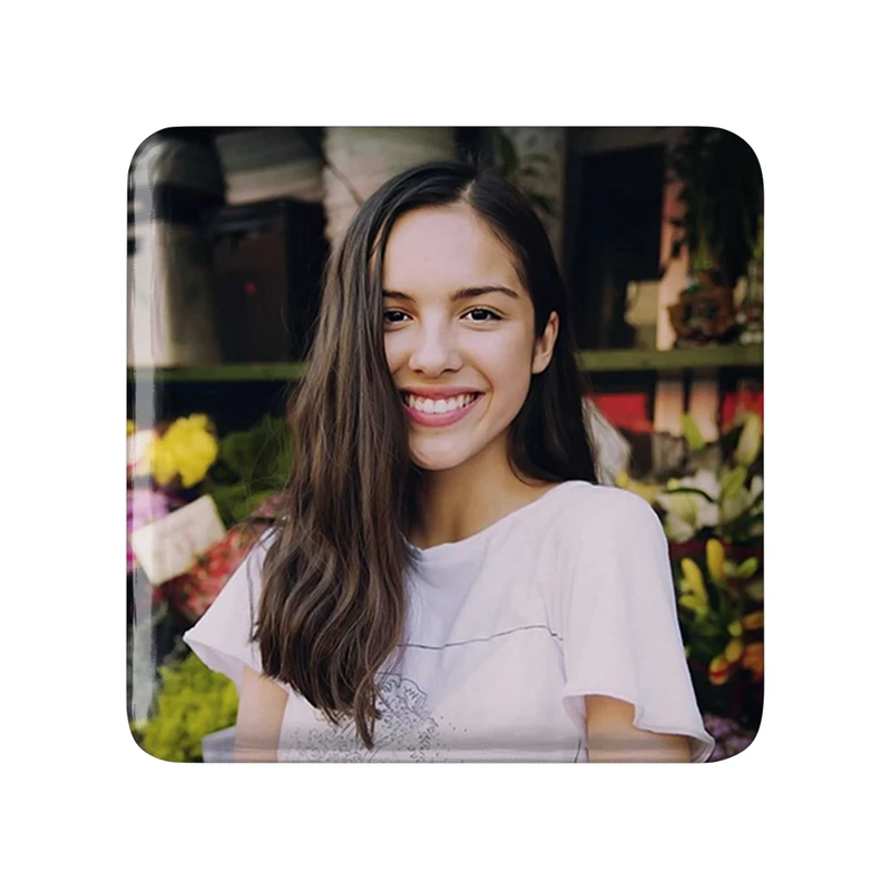 مگنت خندالو طرح اولیویا رودریگو Olivia Rodrigo  مدل مربعی کد 19273