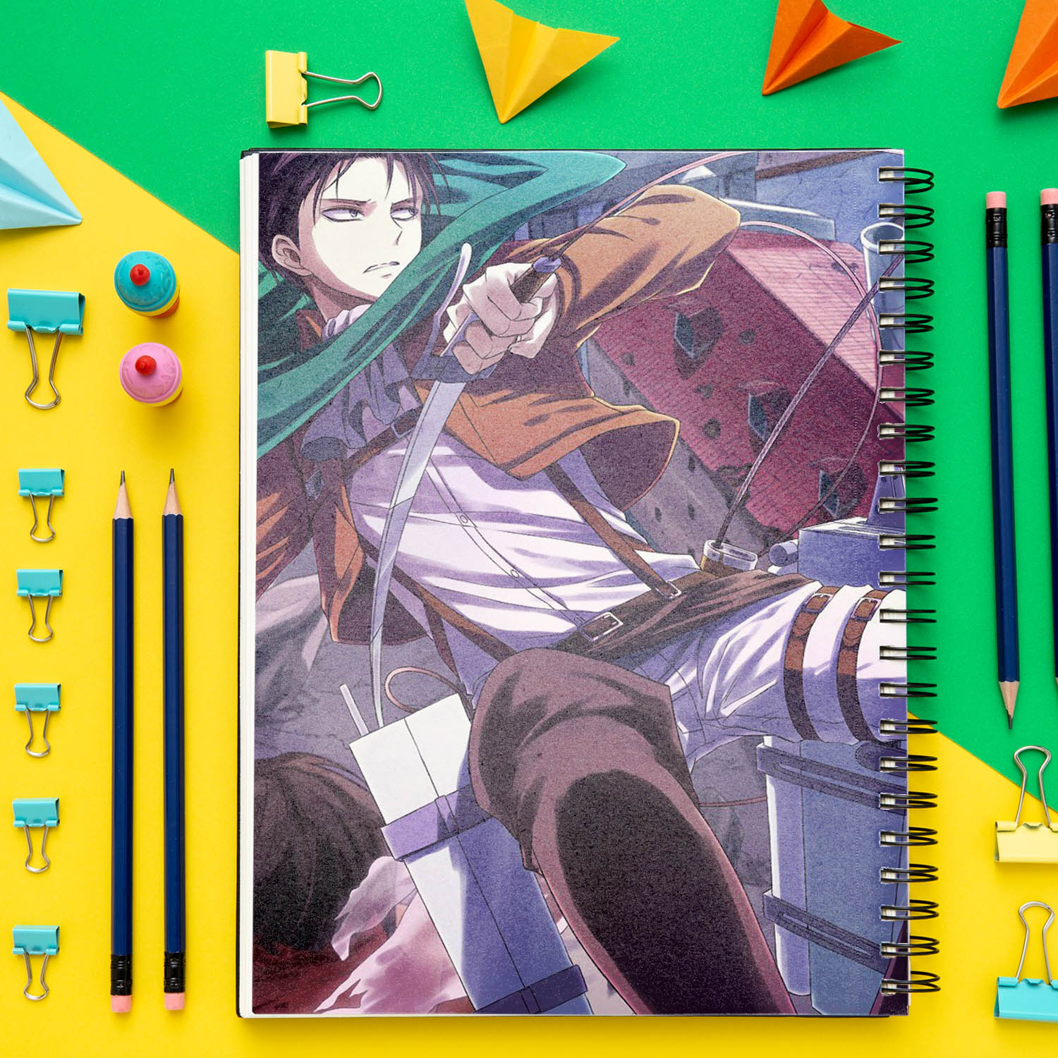 دفتر مشق باژیکان طرح انیمه اتک آن تایتان کد 20211452 به همراه استیکر مجموعه 14 عددی