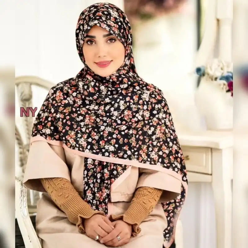 روسری زنانه مدل نخ چهارفصل منگوله دار کد 2131