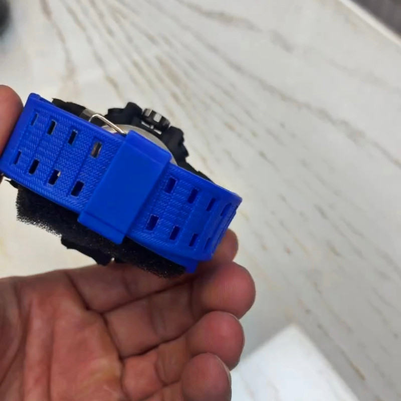 ساعت مچی عقربه ای پسرانه مدل دو زمانه کد S ساعت مچی عقربه ای پسرانه مدل دو زمانه کد S