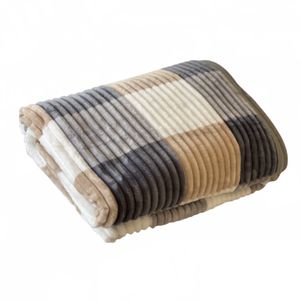 نقد و بررسی پتو مسافرتی مدل ژله ای پلیسه چهار خونه سایز 220 × 240 سانتی متر توسط خریداران