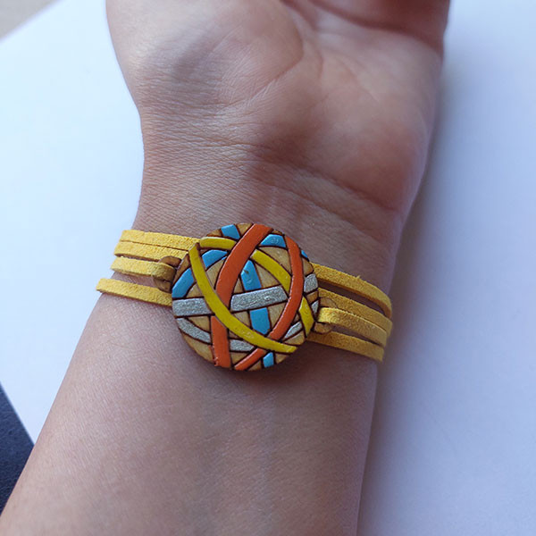 دستبند زنانه مدل بندی چوبی توپ والیبال کد HC430 دستبند زنانه مدل بندی چوبی توپ والیبال کد HC430