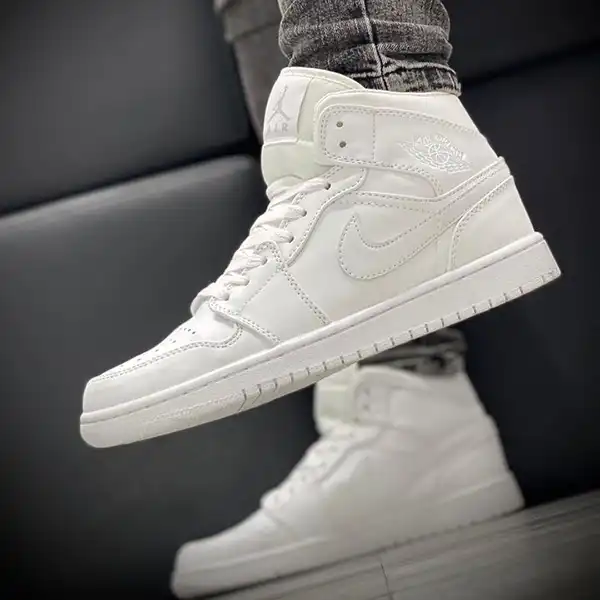 کفش پیاده روی مدل Air Jordan 1 ساق دار