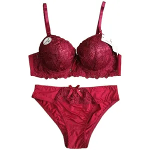 ست شورت و سوتین زنانه مدل  اسفنجی فنردار لبه گلدار