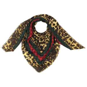 روسری زنانه طرح پلنگی کد 11016