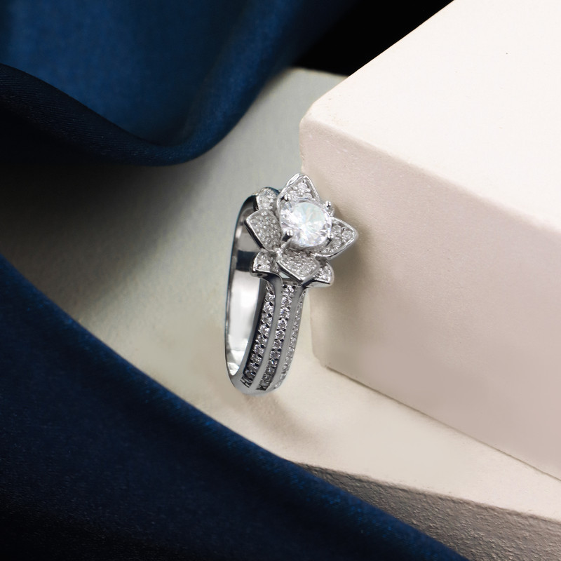 انگشتر نقره زنانه جی تی ای مدل گل نگین دار