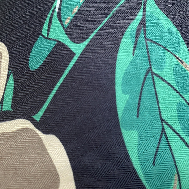 روسری زنانه مدل نخ توییل دست دوز کد 05