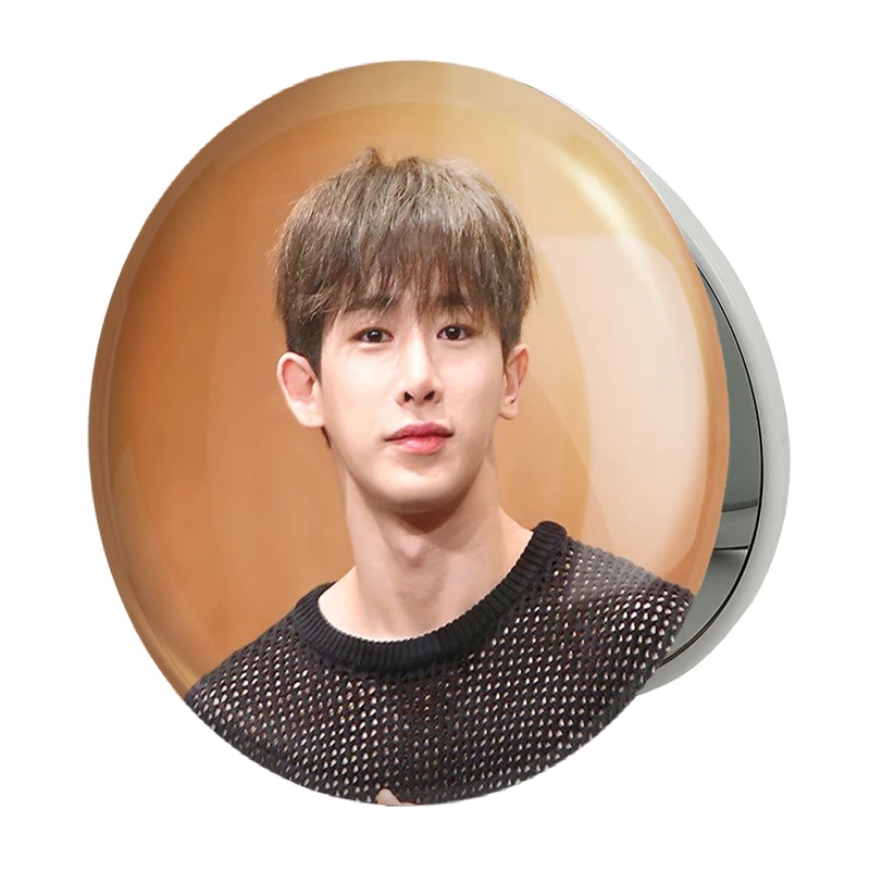 آینه جیبی خندالو طرح ونهو گروه مانستا اکس MONSTA X مدل تاشو کد 12276 