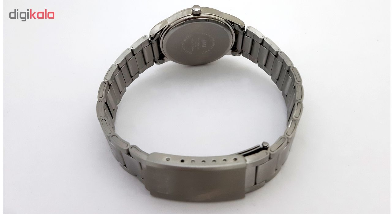 ساعت مچی عقربه‌ای زنانه کیو اند کیو مدل QA45J202Y به همراه دستمال مخصوص برند کلین واچ