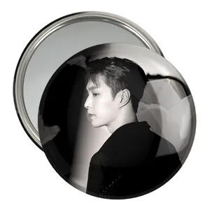 آینه جیبی خندالو مدل لی گروه اکسو EXO  کد 16849