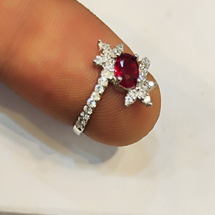 انگشتر نقره زنانه مدل سنگ یاقوت کد 52 انگشتر نقره زنانه مدل سنگ یاقوت کد 52