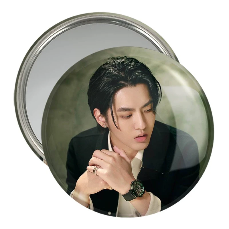 آینه جیبی خندالو مدل کریس وو گروه اکسو EXO  کد 13420