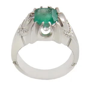 انگشتر نقره مردانه بازرگانی میلادی مدل زمرد رکاب دستساز استاد عطا کد AM_1607