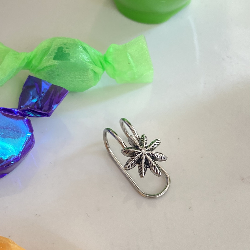 پیرسینگ گوش مدل گل فیک