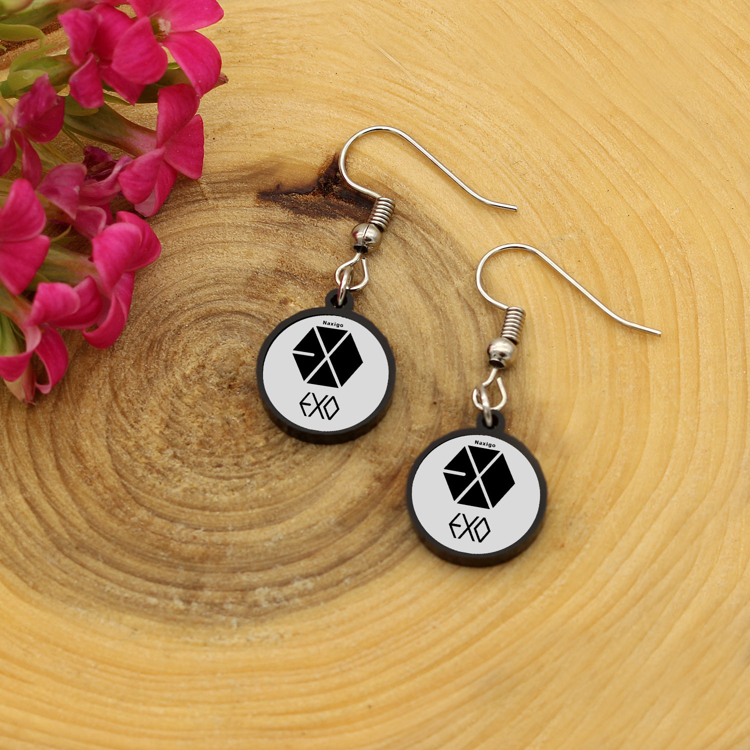 گوشواره زنانه ناکسیگو مدل شب تاب طرح EXO کد ES8148 گوشواره زنانه ناکسیگو مدل شب تاب طرح EXO کد ES8148