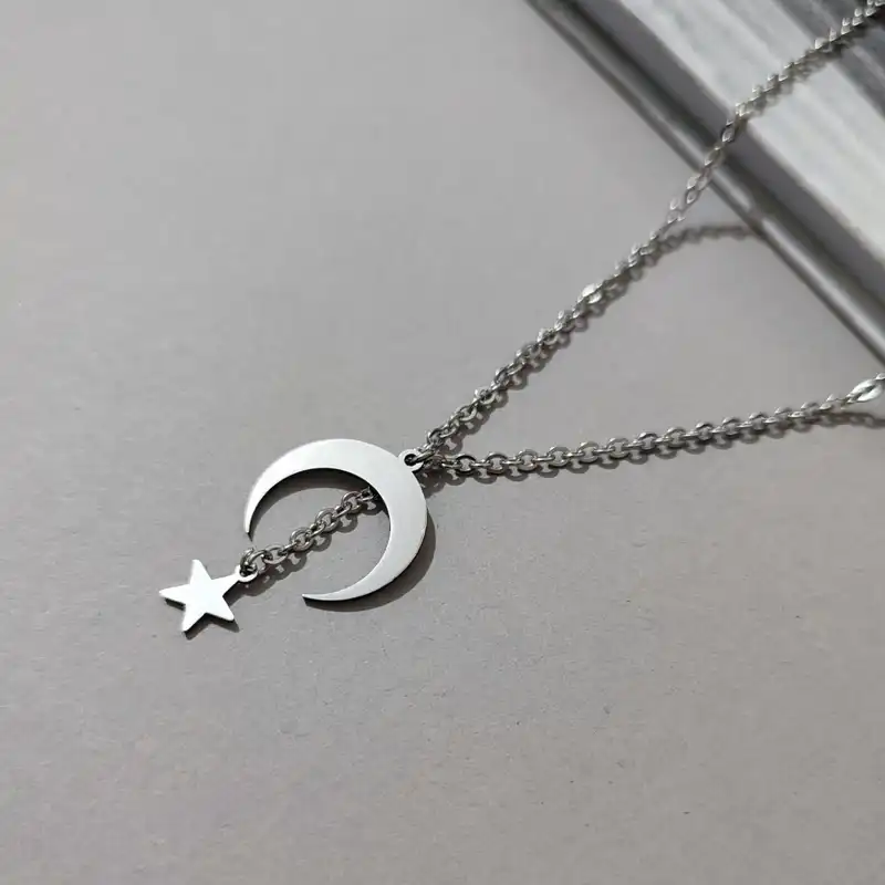 گردنبند مدل کمان ماه و آویز ستاره