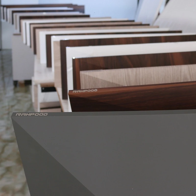 عکس شماره 15 : میز تلویزیون دیواری راهپود مدل نیلوفر a113 به همراه طبقه دیواری