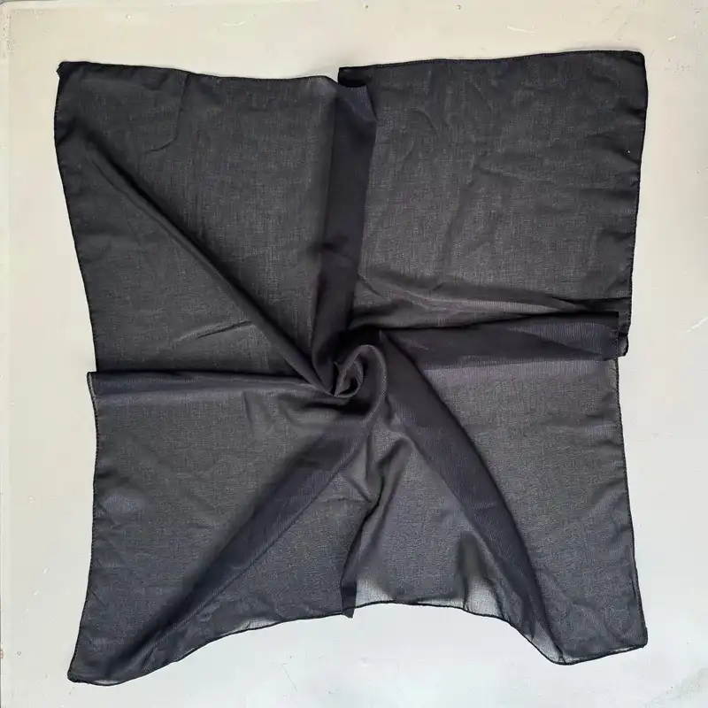 روسری زنانه مدل ساده حریر لیزری شاین دار لمه دار قواره 70