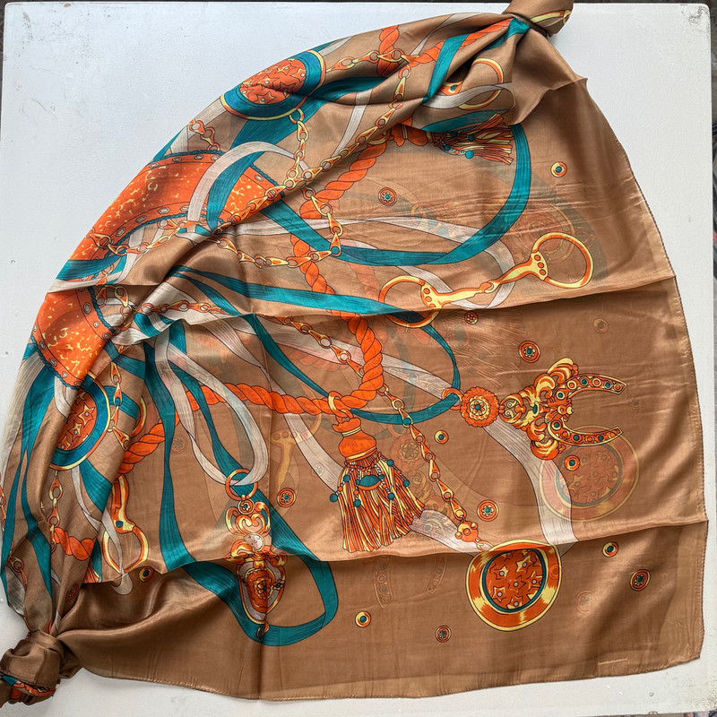 روسری زنانه مدل حریر ابریشم زنجیره ای کد 10