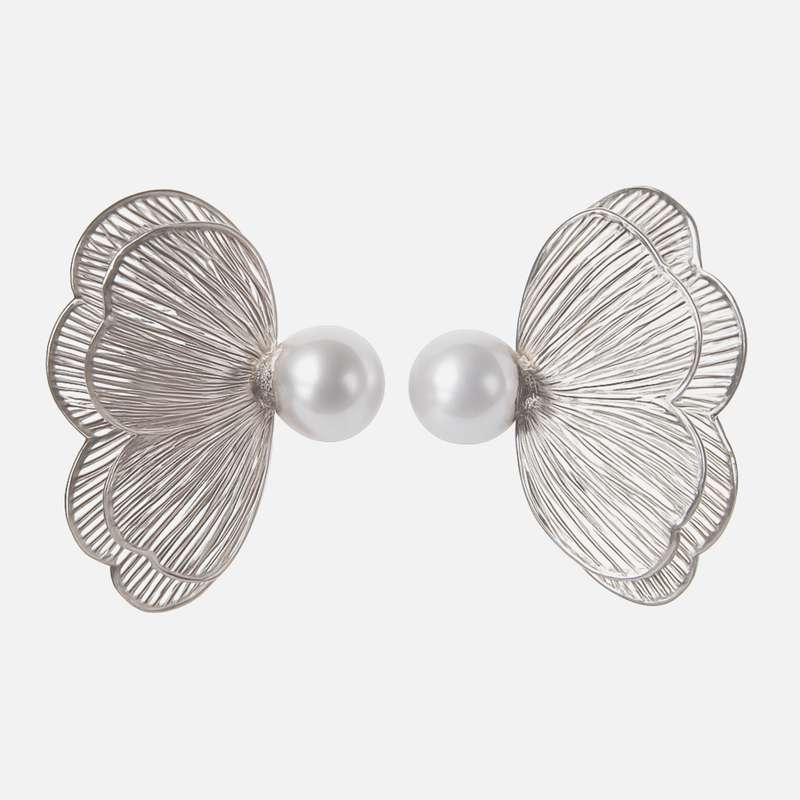 گوشواره میخی زنانه مدل پروانه و مروارید