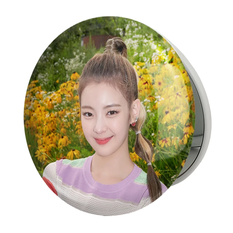 آینه جیبی خندالو طرح لیا گروه ایتزی ITZY مدل تاشو کد 20199 