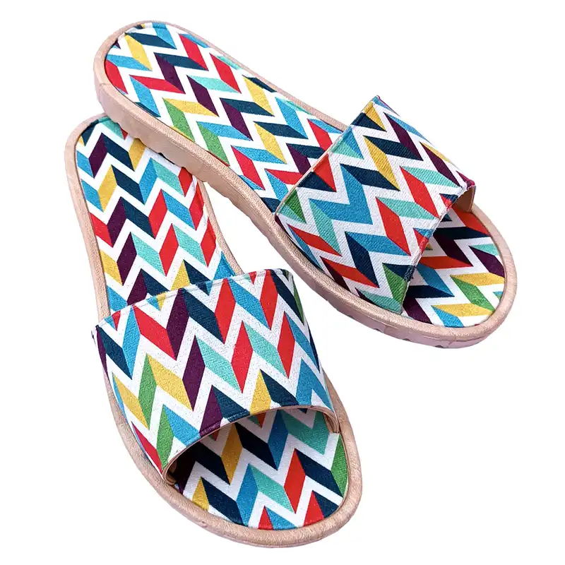 دمپایی زنانه باتو مدل زیگزاگ