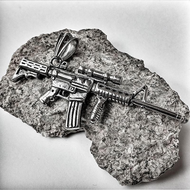 آویز گردنبند مردانه مدل اسلحه کد PL-M-AS2 آویز گردنبند مردانه مدل اسلحه کد PL-M-AS2