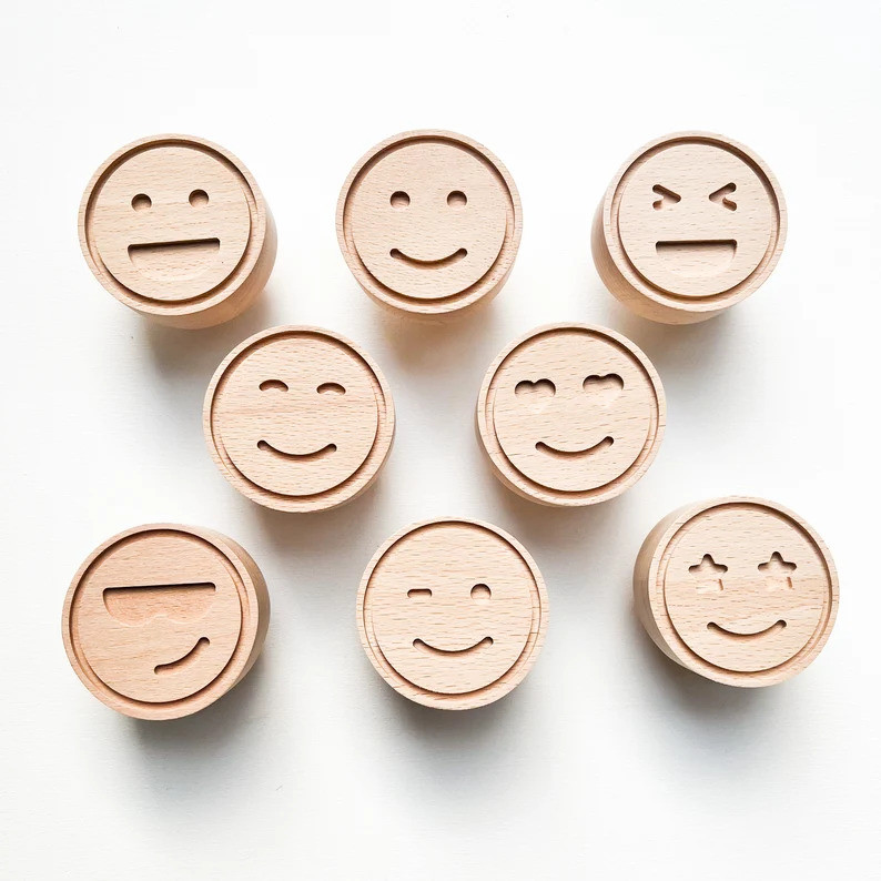 دستگیره کمد مدل کودک طرح صورتک ها کد WTL214 مجموعه 8 عددی