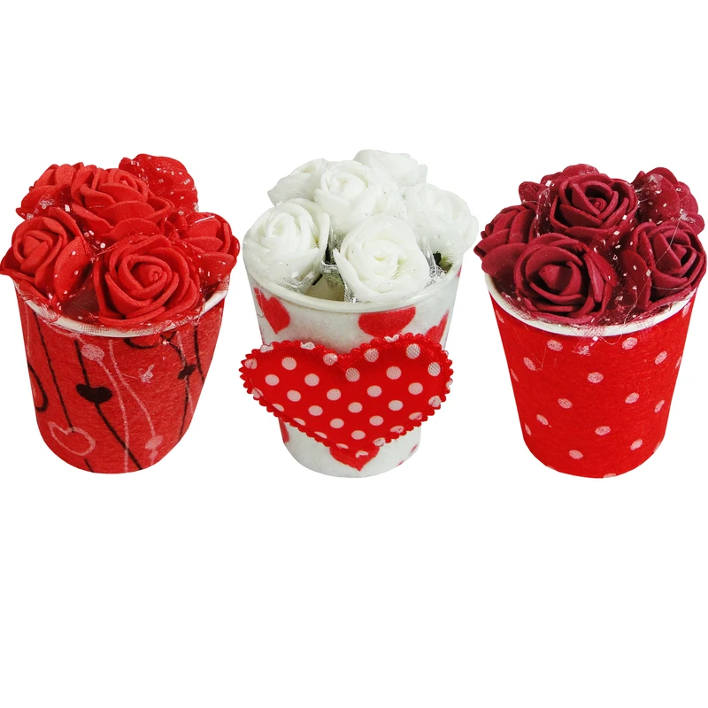 گلدان به همراه گل مصنوعی طرح Love Rose مجموعه 3 عددی