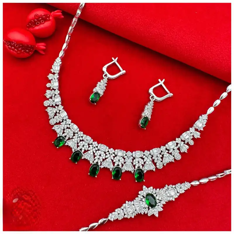 نیم ست نقره زنانه مدل نگین زمرد BS 85