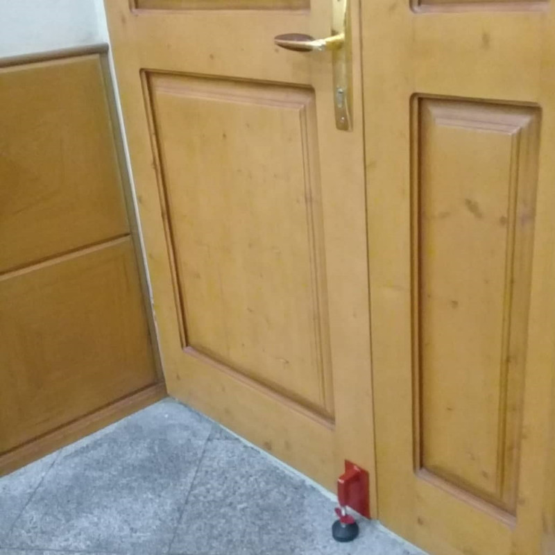 در ورودی مدل حفاظ قابل حمل در ورودی مدل حفاظ قابل حمل