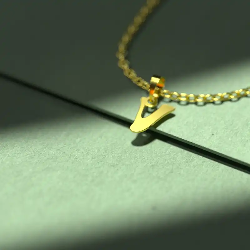 گردنبند طلا 18 عیار زنانه مدوپد مدل حرف V کد H3-1-1509